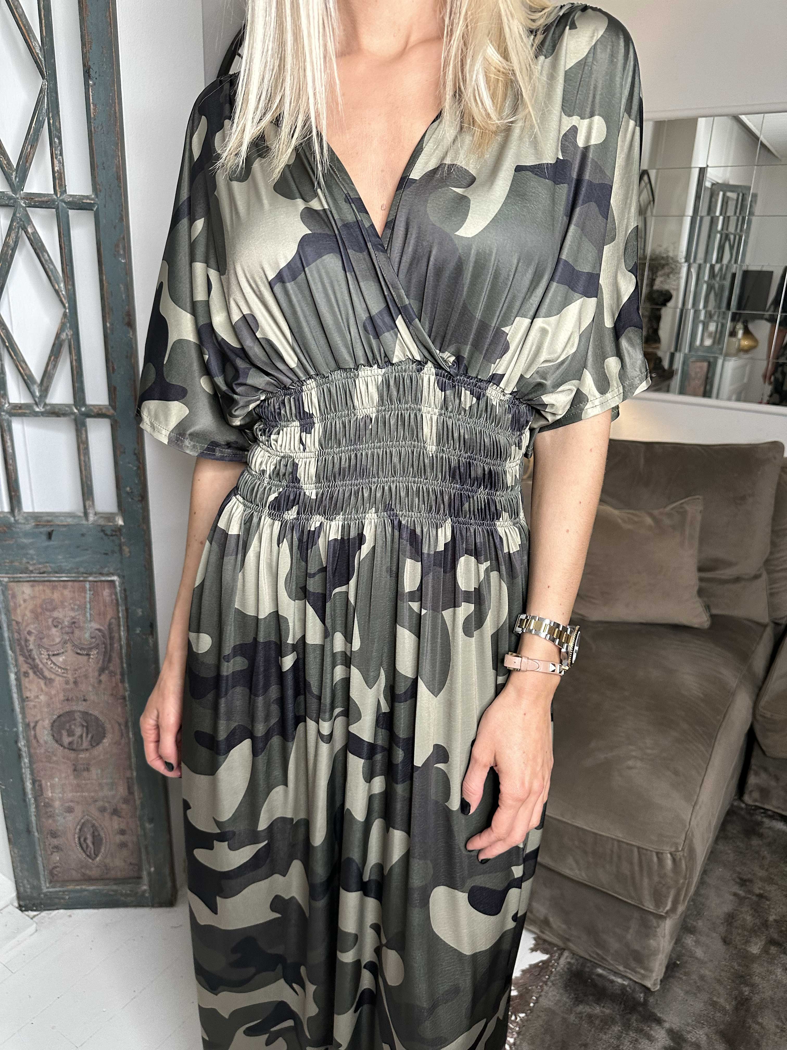 Pams Camo - Lång elastisk klänning i kamouflagetryck